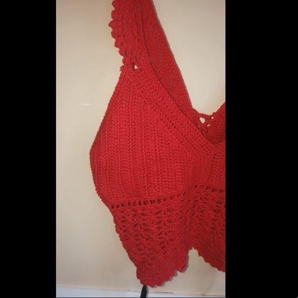 Red cropped tank top - Picture 3 of 5